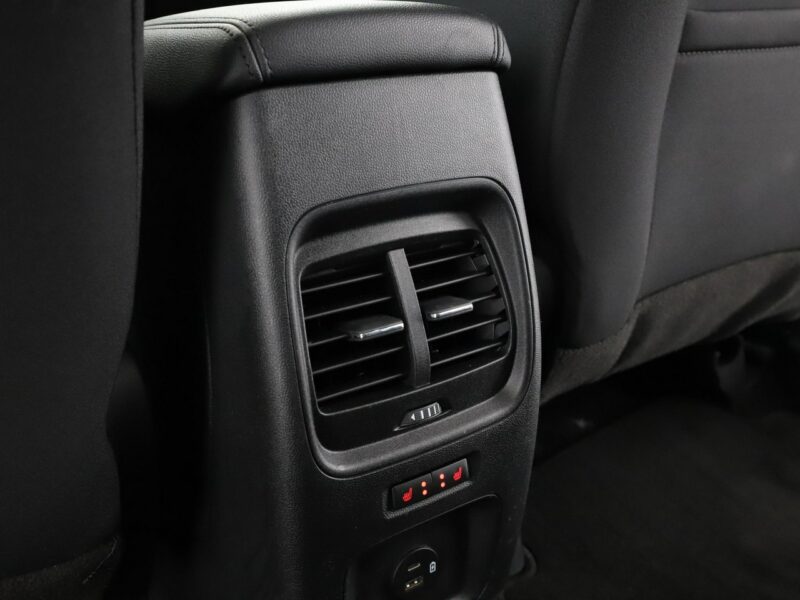 Ford Kuga 4x4 automat full LED navi klima auto kamera i czujniki parkowania III (2019-)