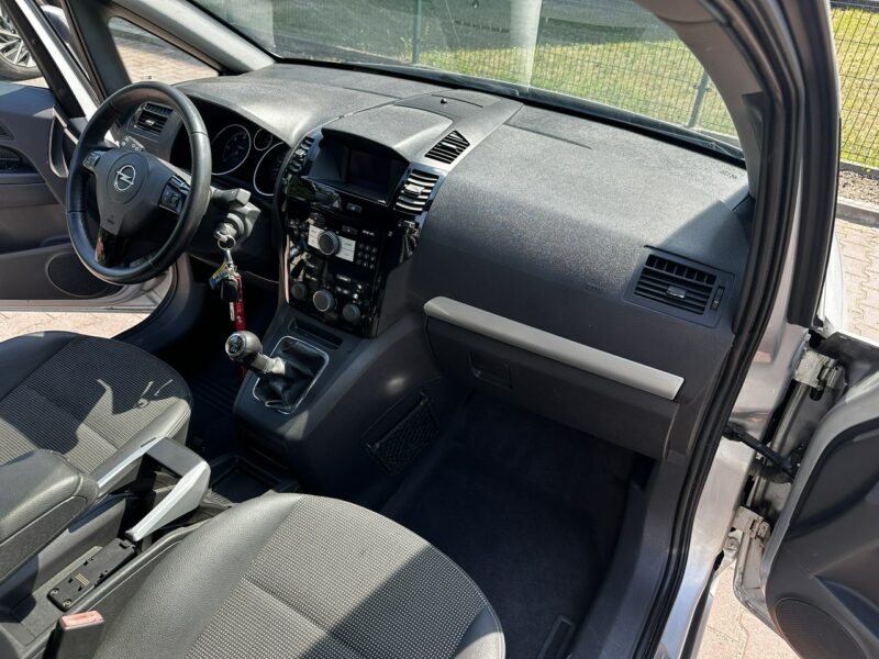 Opel Zafira Opel Zafira do przewozu osób Niepełnosprawnych inwalida rampa B (2005-2011)