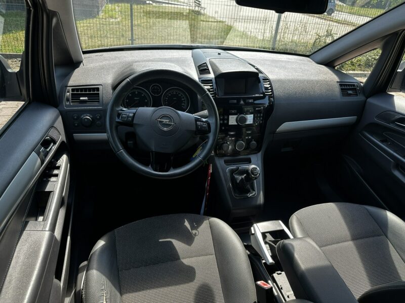 Opel Zafira Opel Zafira do przewozu osób Niepełnosprawnych inwalida rampa B (2005-2011)