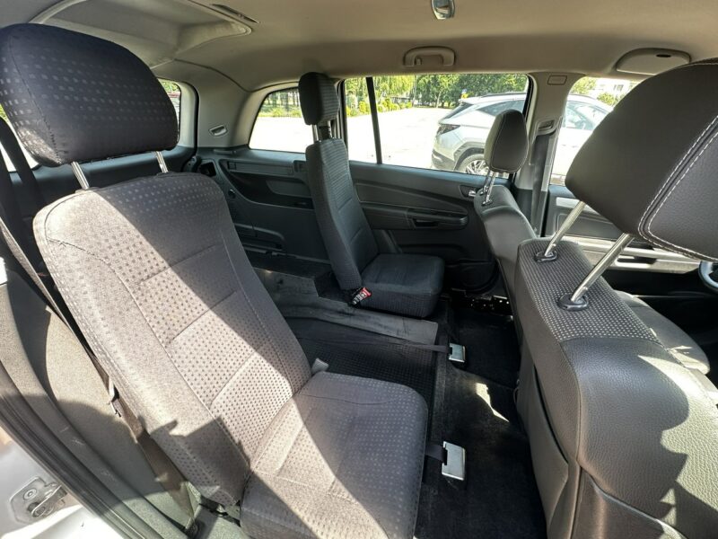 Opel Zafira Opel Zafira do przewozu osób Niepełnosprawnych inwalida rampa B (2005-2011)