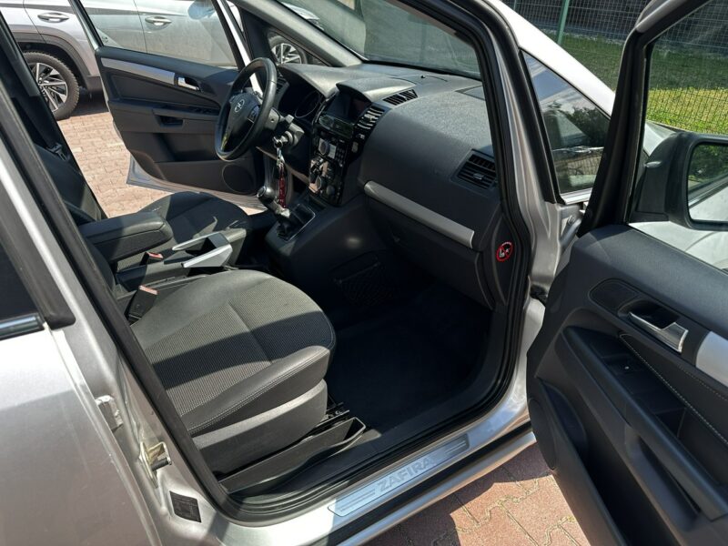 Opel Zafira Opel Zafira do przewozu osób Niepełnosprawnych inwalida rampa B (2005-2011)