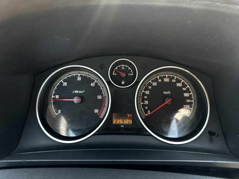 Opel Zafira Opel Zafira do przewozu osób Niepełnosprawnych inwalida rampa B (2005-2011)