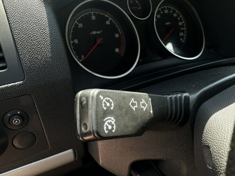 Opel Zafira Opel Zafira do przewozu osób Niepełnosprawnych inwalida rampa B (2005-2011)