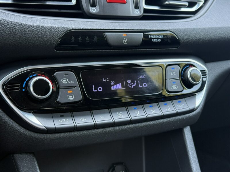 Hyundai i30 1.5DPI 110KM Smart+Pakiet Zimowy Salon Polska Pierwszy wł FV23% III (2017-)
