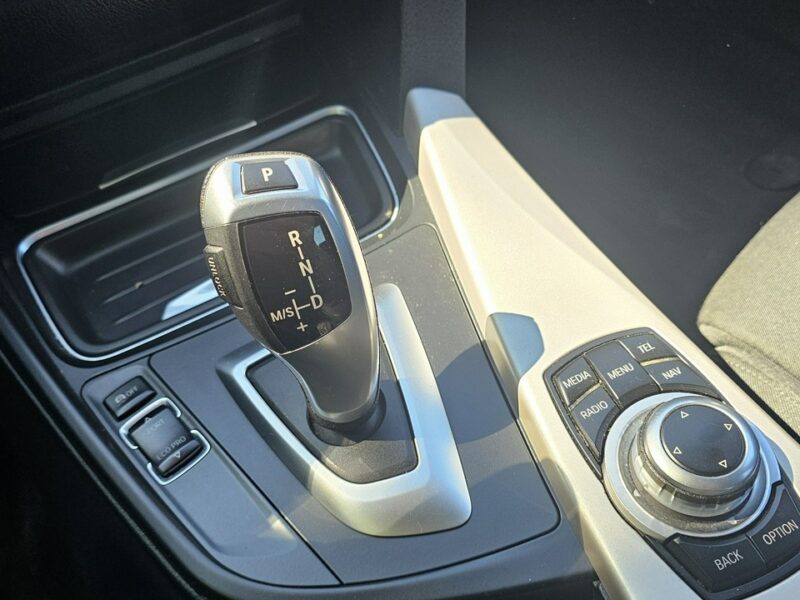 BMW 330 BMW 330D xDrive ładny stan 4x4 sedan F30 (2012-)