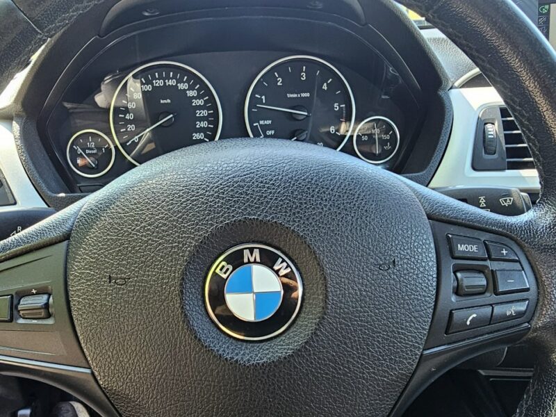 BMW 330 BMW 330D xDrive ładny stan 4x4 sedan F30 (2012-)