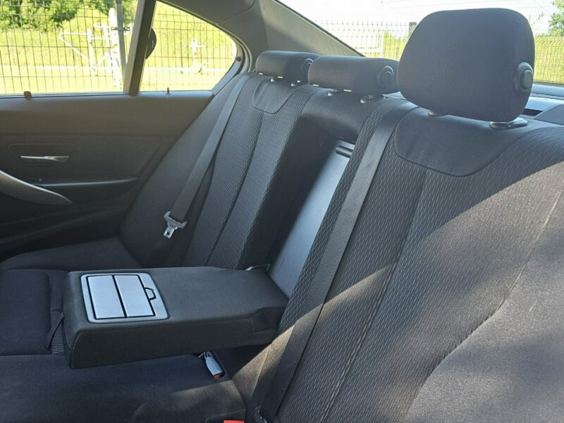 BMW 330 BMW 330D xDrive ładny stan 4x4 sedan F30 (2012-)