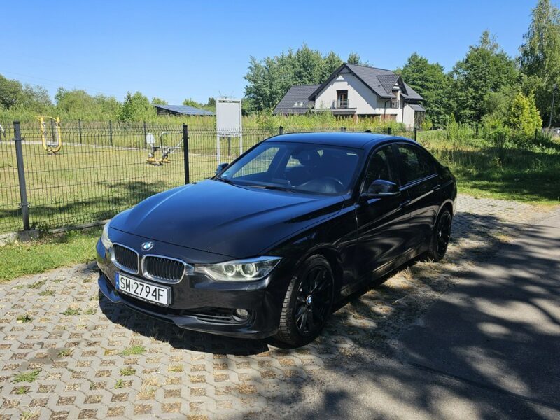 BMW 330 BMW 330D xDrive ładny stan 4x4 sedan F30 (2012-)