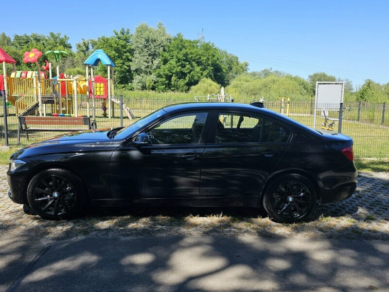 BMW 330 BMW 330D xDrive ładny stan 4x4 sedan F30 (2012-)