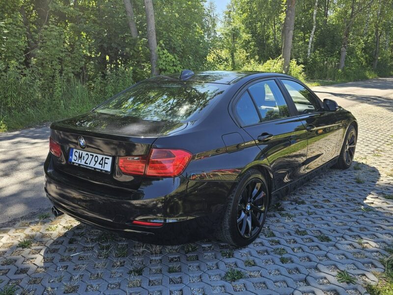 BMW 330 BMW 330D xDrive ładny stan 4x4 sedan F30 (2012-)