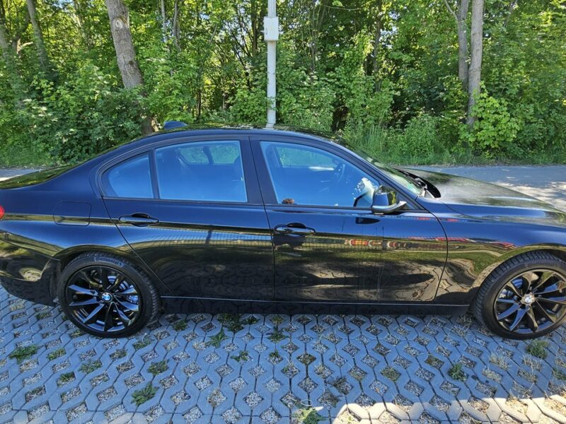 BMW 330 BMW 330D xDrive ładny stan 4x4 sedan F30 (2012-)