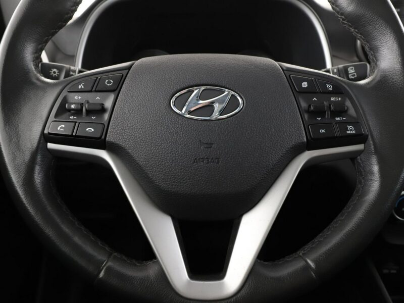 Hyundai Tucson Style 177KM automat 4x4 panorama navi kamera grzane fotele+kier. hak L III (2015-2020)