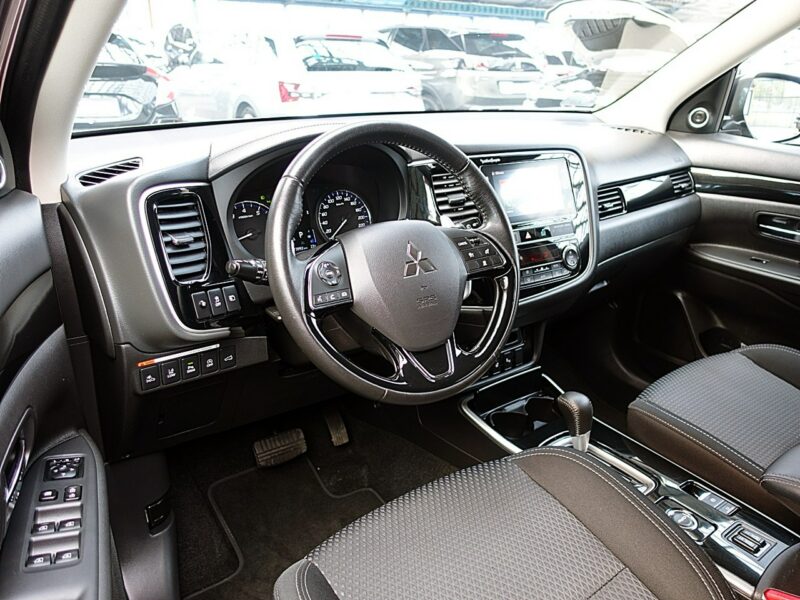 Mitsubishi Outlander 4x4 Automat Instyle LED+ACC+NAVI Gwarancja Iwł Kraj Bezwyp ASO FV23% III (2012-)