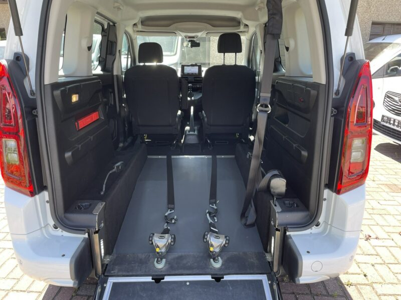 Opel Combo Opel Combo Life Niepełnosprawnych inwalida Rampa 32105 km Model 2022 E (2018-)