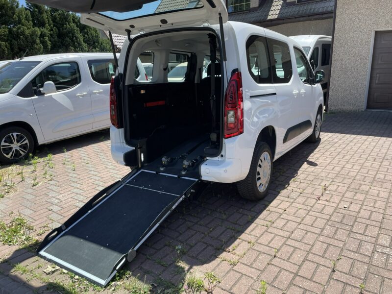 Opel Combo Opel Combo Life Niepełnosprawnych inwalida Rampa 32105 km Model 2022 E (2018-)