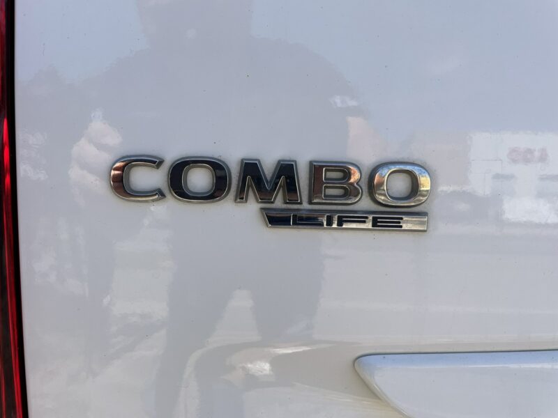 Opel Combo Opel Combo Life Niepełnosprawnych inwalida Rampa 32105 km Model 2022 E (2018-)
