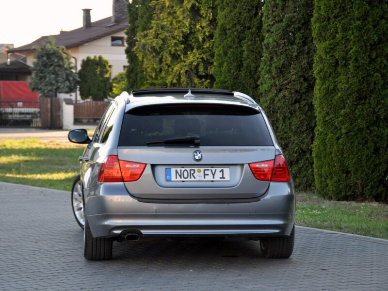 BMW 320 2.0d(143KM)*Lift*Xenon*Navi*Panorama*El.Fotele*Welur*2xPark.*Alu17"ASO E90E91E92E93(2005-2012)