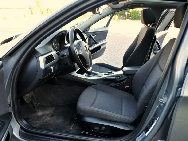 BMW 320 2.0d(143KM)*Lift*Xenon*Navi*Panorama*El.Fotele*Welur*2xPark.*Alu17"ASO E90E91E92E93(2005-2012)