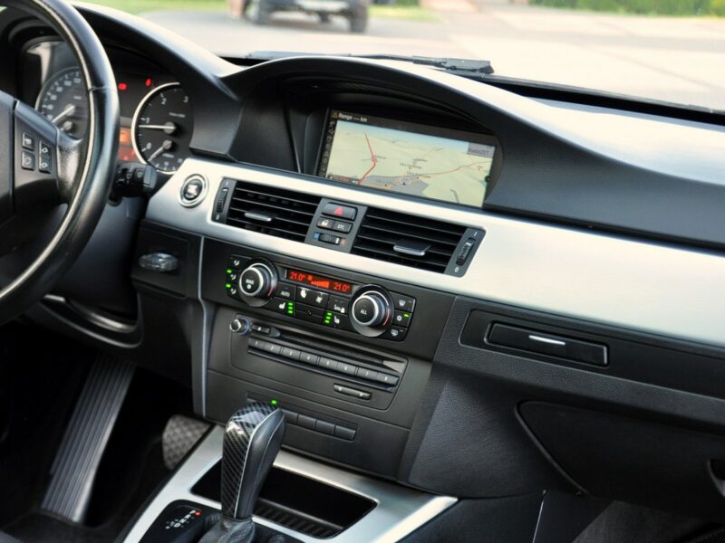 BMW 320 2.0d(143KM)*Lift*Xenon*Navi*Panorama*El.Fotele*Welur*2xPark.*Alu17"ASO E90E91E92E93(2005-2012)