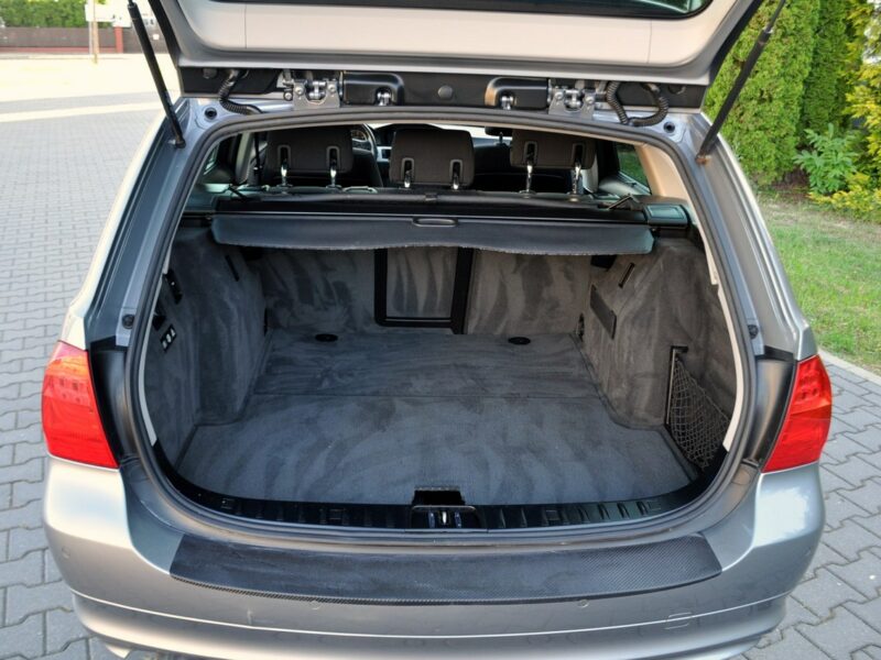 BMW 320 2.0d(143KM)*Lift*Xenon*Navi*Panorama*El.Fotele*Welur*2xPark.*Alu17"ASO E90E91E92E93(2005-2012)