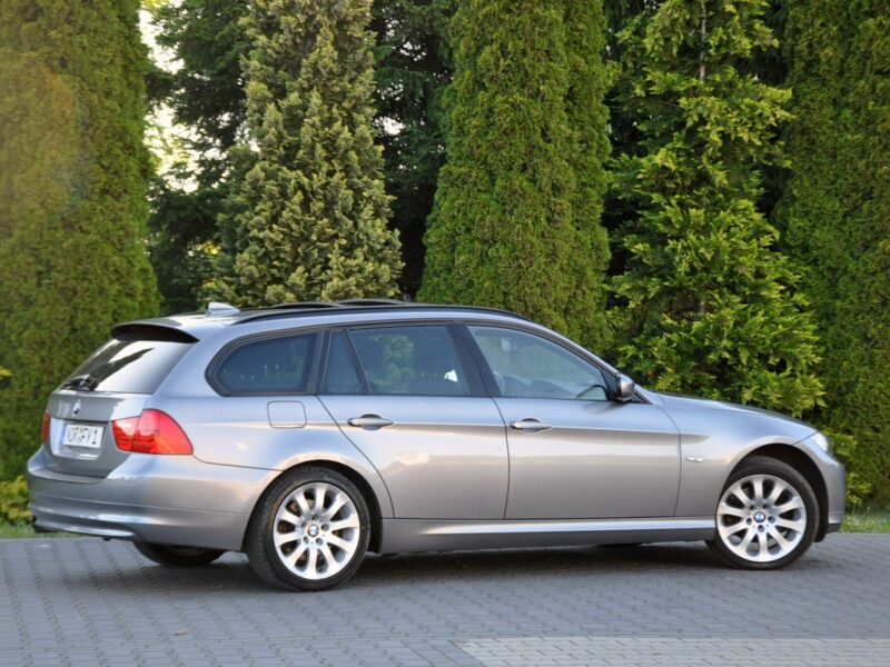 BMW 320 2.0d(143KM)*Lift*Xenon*Navi*Panorama*El.Fotele*Welur*2xPark.*Alu17"ASO E90E91E92E93(2005-2012)