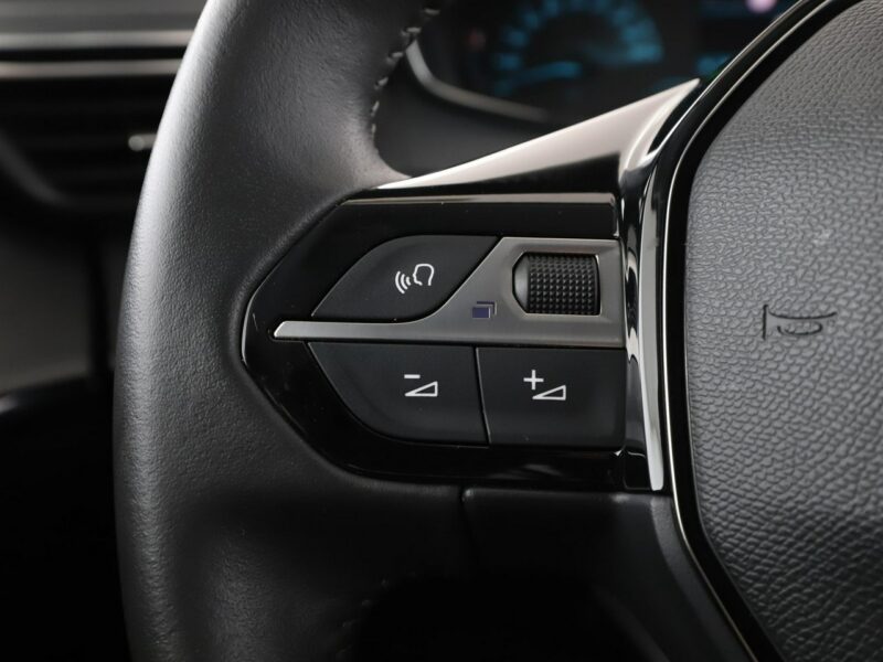 Peugeot 208 full LED klima auto kamera i czujniki parkowania II (2019 -)
