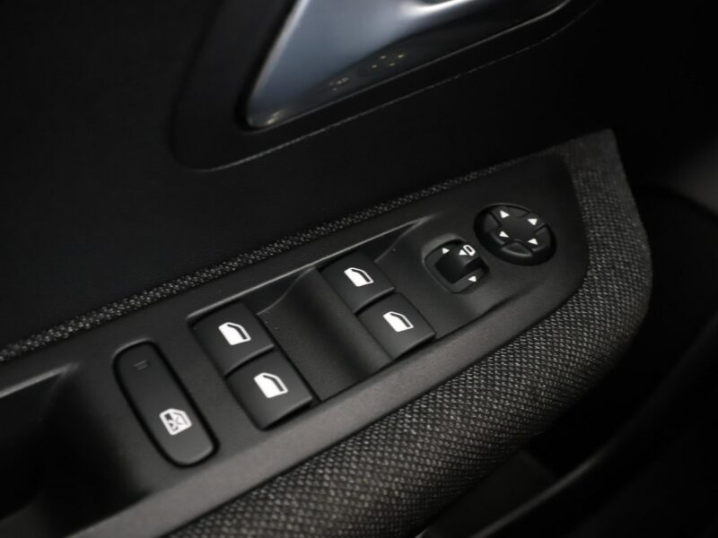 Peugeot 208 full LED klima auto kamera i czujniki parkowania II (2019 -)