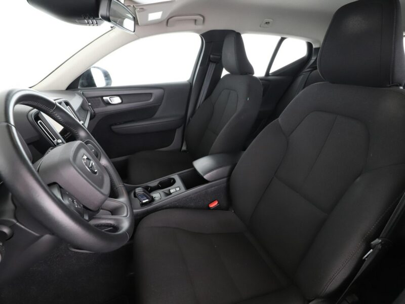 Volvo XC 40 1.5 Momentum Tempomat Klimatyzacja Asystenci Czujnik Deszczu Lampy LED