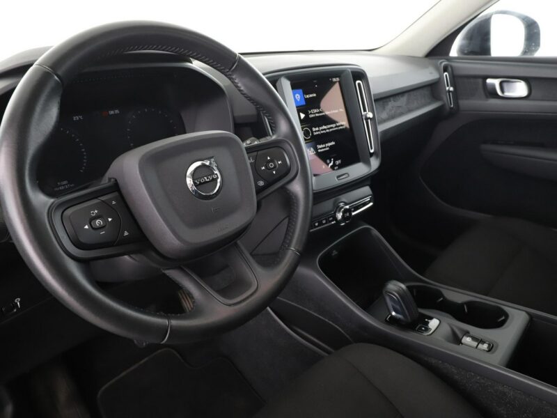 Volvo XC 40 1.5 Momentum Tempomat Klimatyzacja Asystenci Czujnik Deszczu Lampy LED