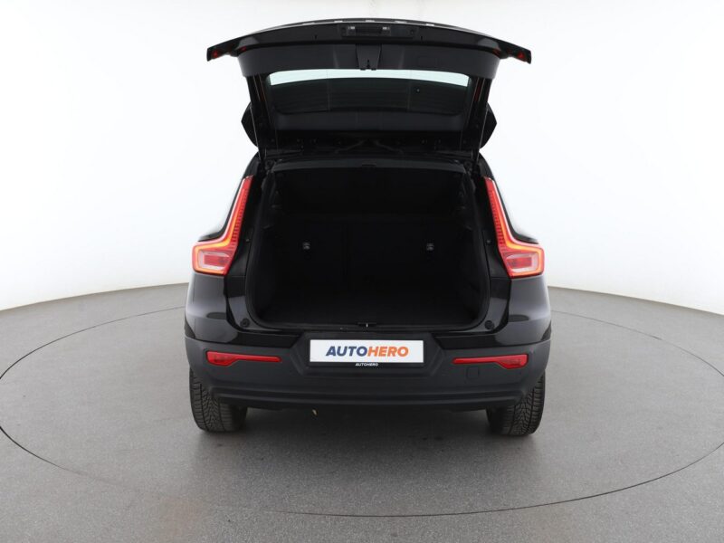 Volvo XC 40 1.5 Momentum Tempomat Klimatyzacja Asystenci Czujnik Deszczu Lampy LED