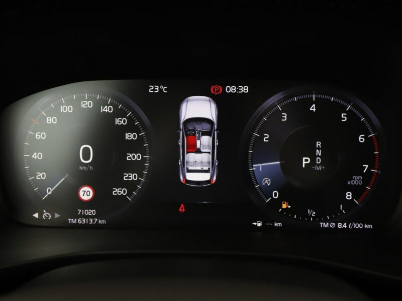 Volvo XC 40 1.5 Momentum Tempomat Klimatyzacja Asystenci Czujnik Deszczu Lampy LED