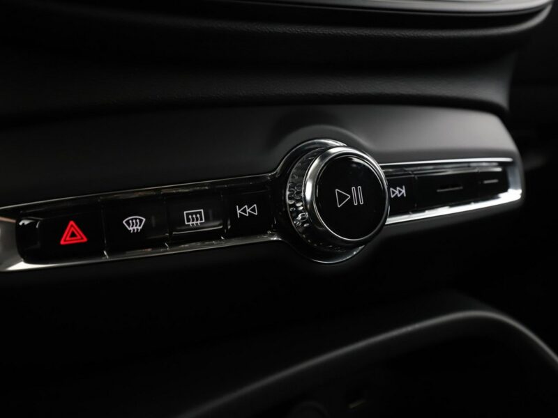Volvo XC 40 1.5 Momentum Tempomat Klimatyzacja Asystenci Czujnik Deszczu Lampy LED