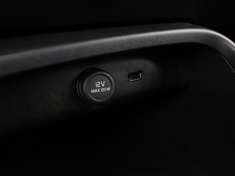 Volvo XC 40 1.5 Momentum Tempomat Klimatyzacja Asystenci Czujnik Deszczu Lampy LED