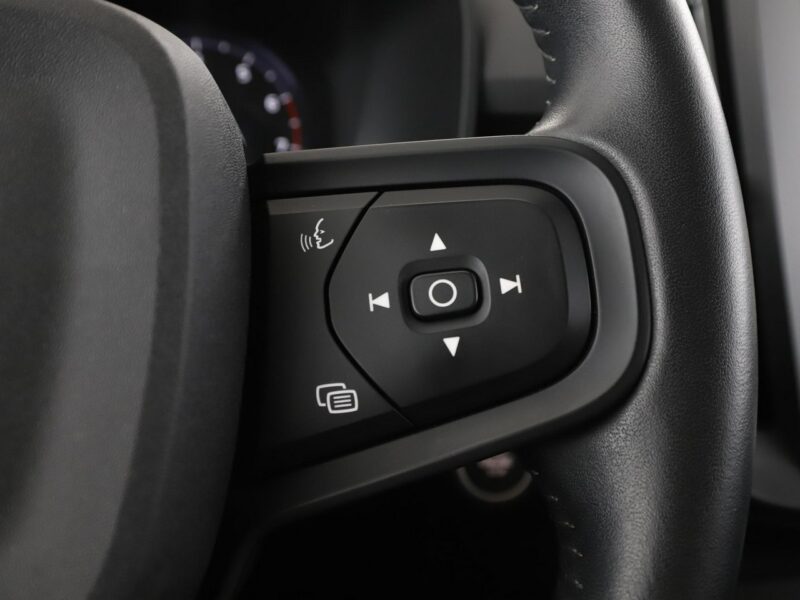 Volvo XC 40 1.5 Momentum Tempomat Klimatyzacja Asystenci Czujnik Deszczu Lampy LED