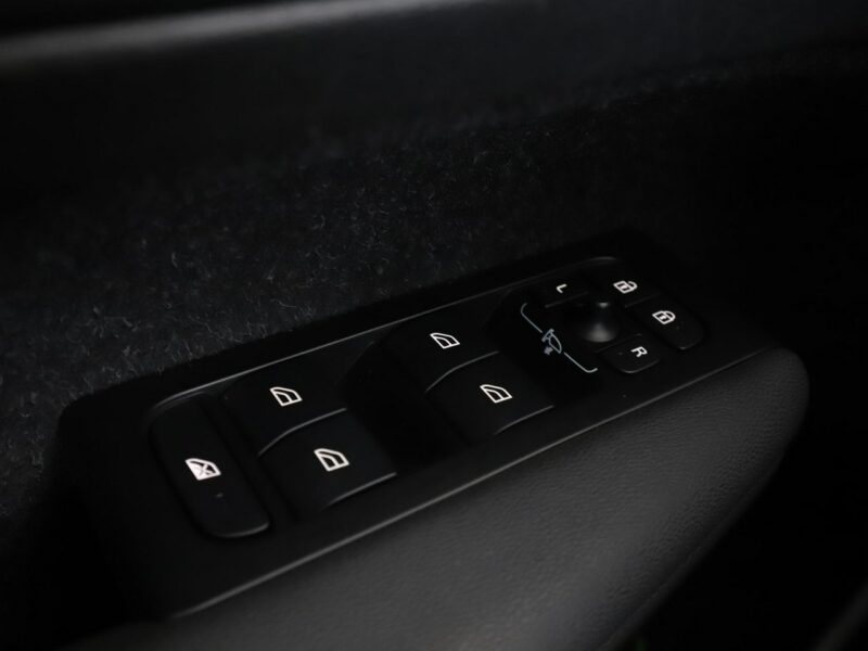 Volvo XC 40 1.5 Momentum Tempomat Klimatyzacja Asystenci Czujnik Deszczu Lampy LED