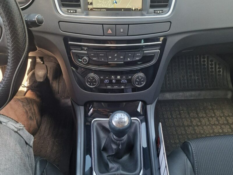 Peugeot 508 2.0 HDI 150 KM, Full LED, Panorama, Kamera, Bluetooth, Nawigacja, Hak I (2010-2018)