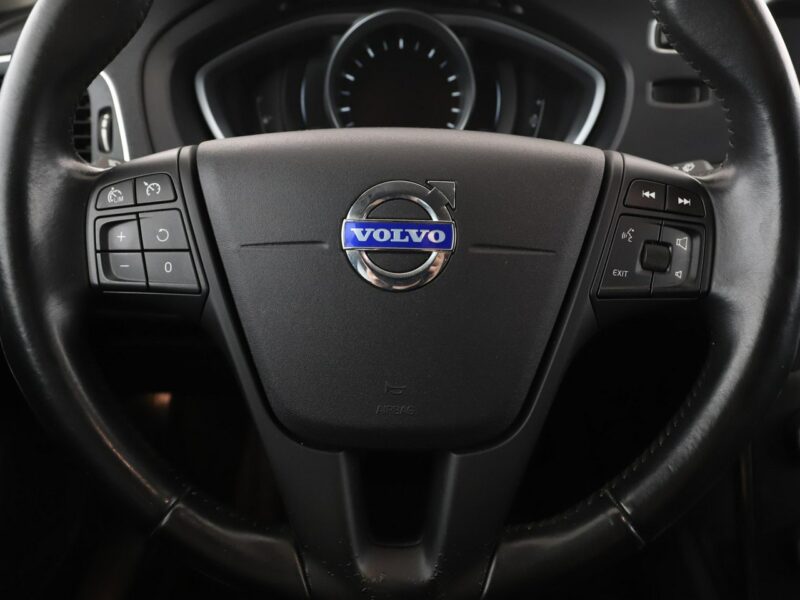 Volvo V40 navi bi-xenon klima auto grzane fotele czujniki parkowania II (2012-)