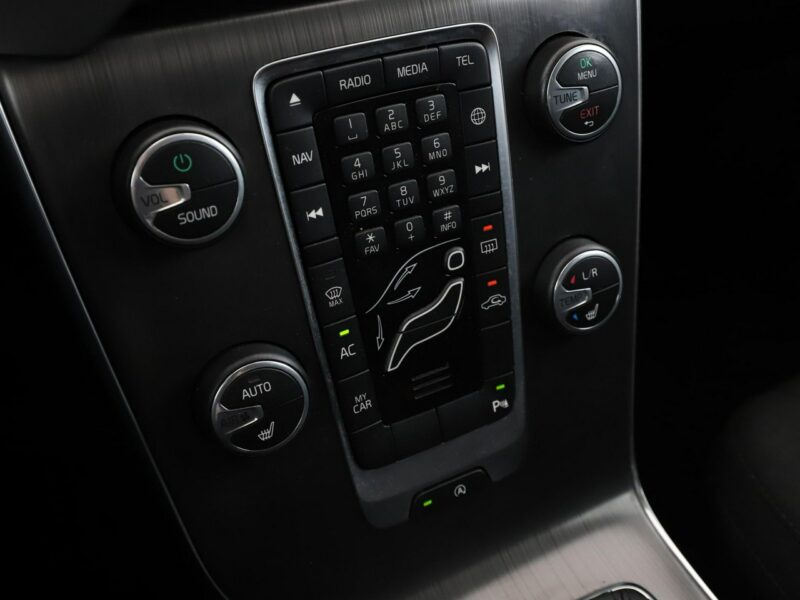 Volvo V40 navi bi-xenon klima auto grzane fotele czujniki parkowania II (2012-)