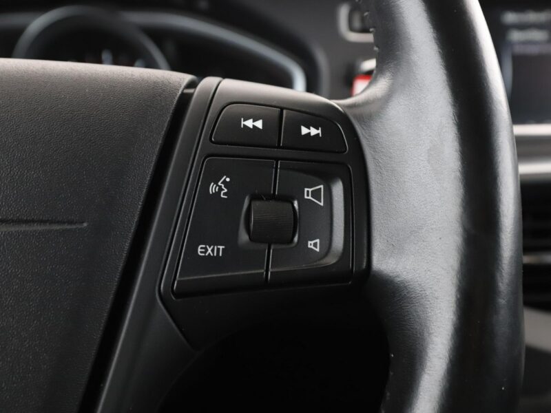 Volvo V40 navi bi-xenon klima auto grzane fotele czujniki parkowania II (2012-)