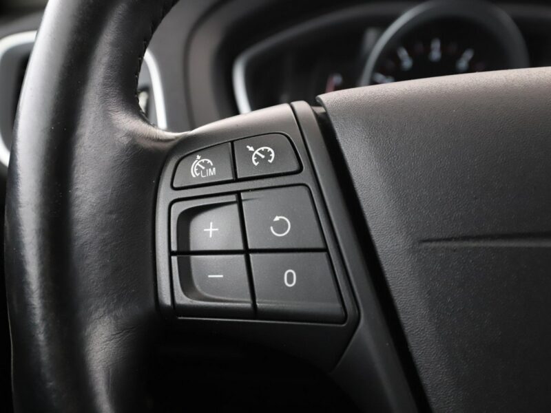 Volvo V40 navi bi-xenon klima auto grzane fotele czujniki parkowania II (2012-)