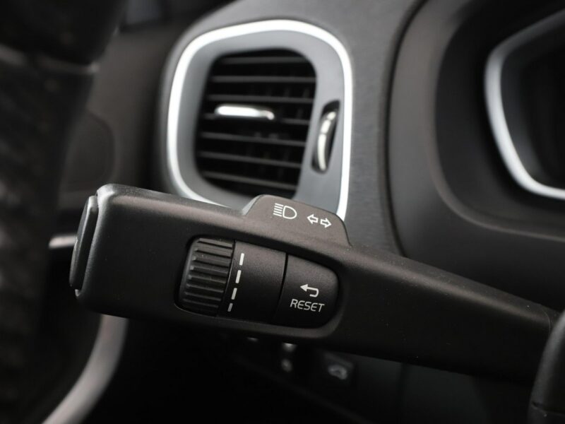 Volvo V40 navi bi-xenon klima auto grzane fotele czujniki parkowania II (2012-)