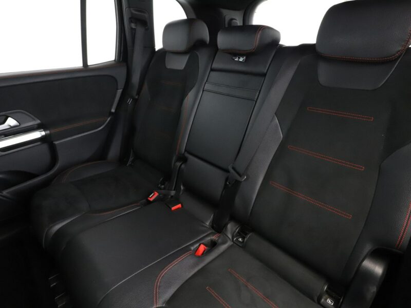 Mercedes GLB FV23% 7 os. full LED skóra/alcantara ambienta pakiet night kamery