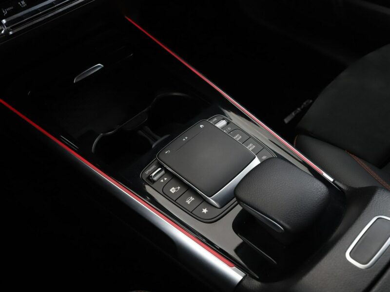 Mercedes GLB FV23% 7 os. full LED skóra/alcantara ambienta pakiet night kamery