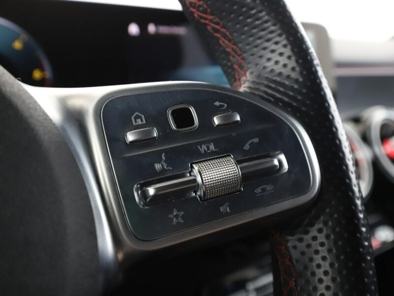 Mercedes GLB FV23% 7 os. full LED skóra/alcantara ambienta pakiet night kamery