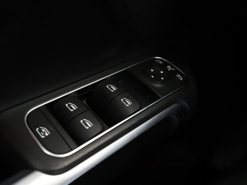 Mercedes GLB FV23% 7 os. full LED skóra/alcantara ambienta pakiet night kamery