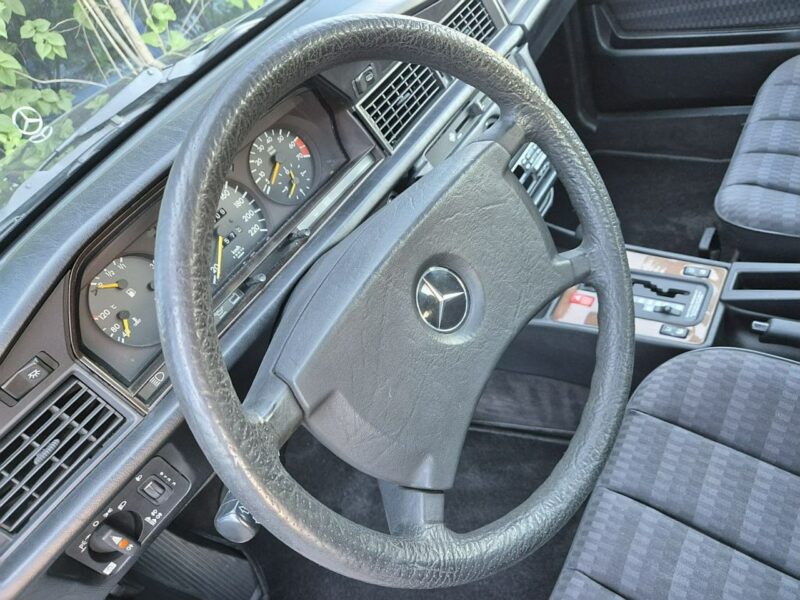 Mercedes W201 2.0 benz * z prywatnej kolekcji * import Niemcy * serwisowany * wawa