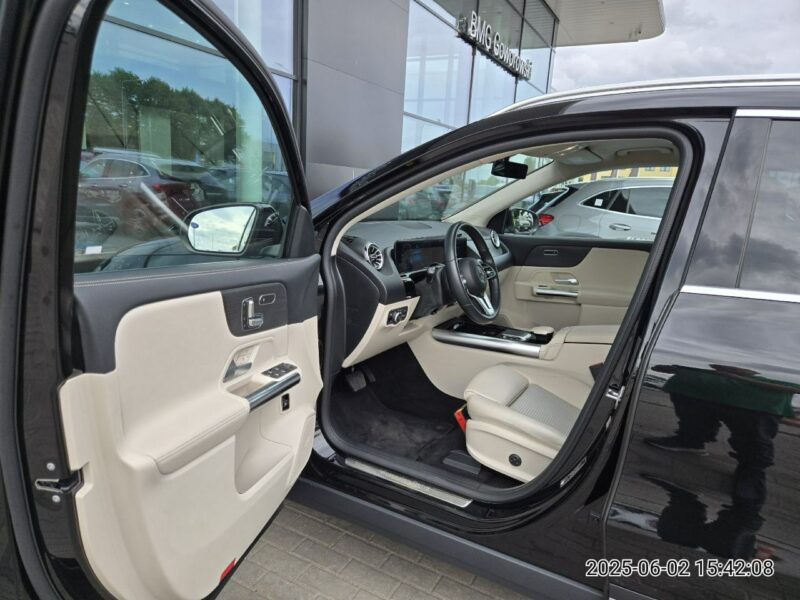 Mercedes EQA