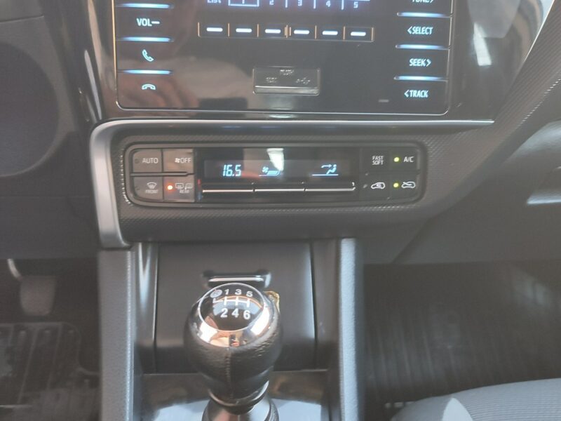 Toyota Auris salon RP. klimatronik zadbana Gwarancja II (2012-)