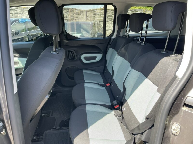 Citroen Berlingo Klimatronik Kamera 5 osobowy Cujniki park. 130KM III (2018-)
