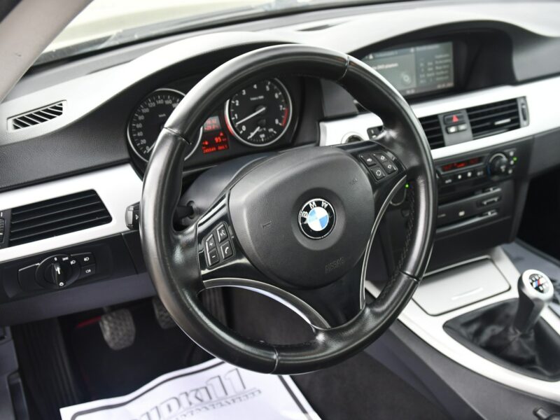 BMW 325 2,5benz Coupe/Skóry.Klimatr 2 str.Szyberdach.Parktronic.El.Fotele.OKAZ E90 (2005-2012)
